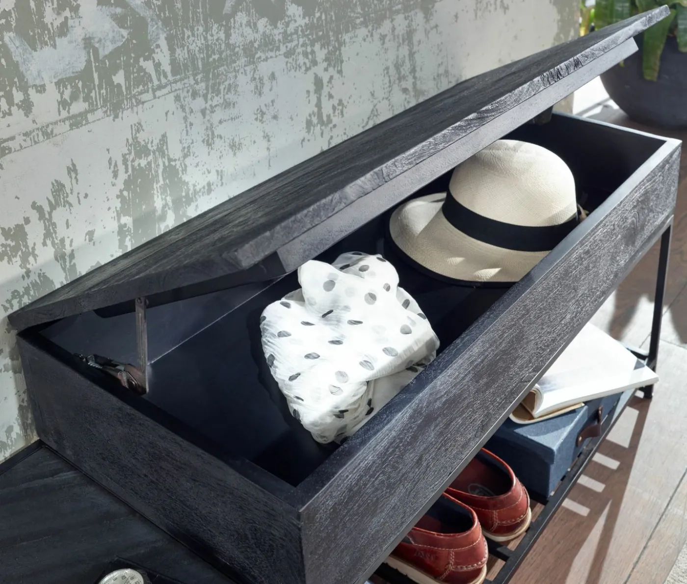 Garderobe AGUAYTIA